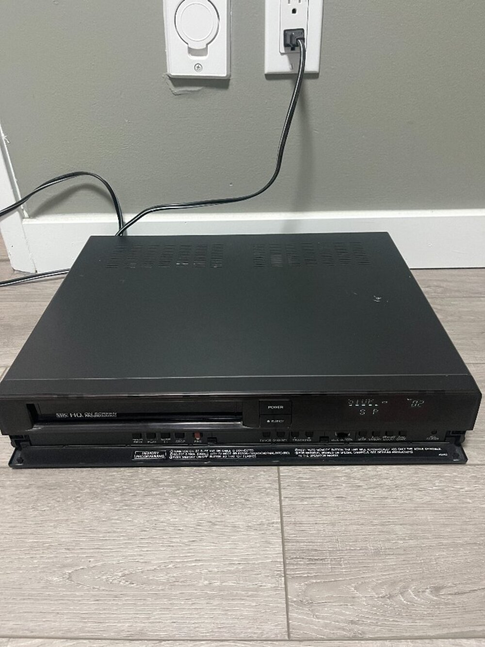 Rare Sharp Model VC-2210U HQ Video Cassette Recorder VCR VHS ** No Remote**